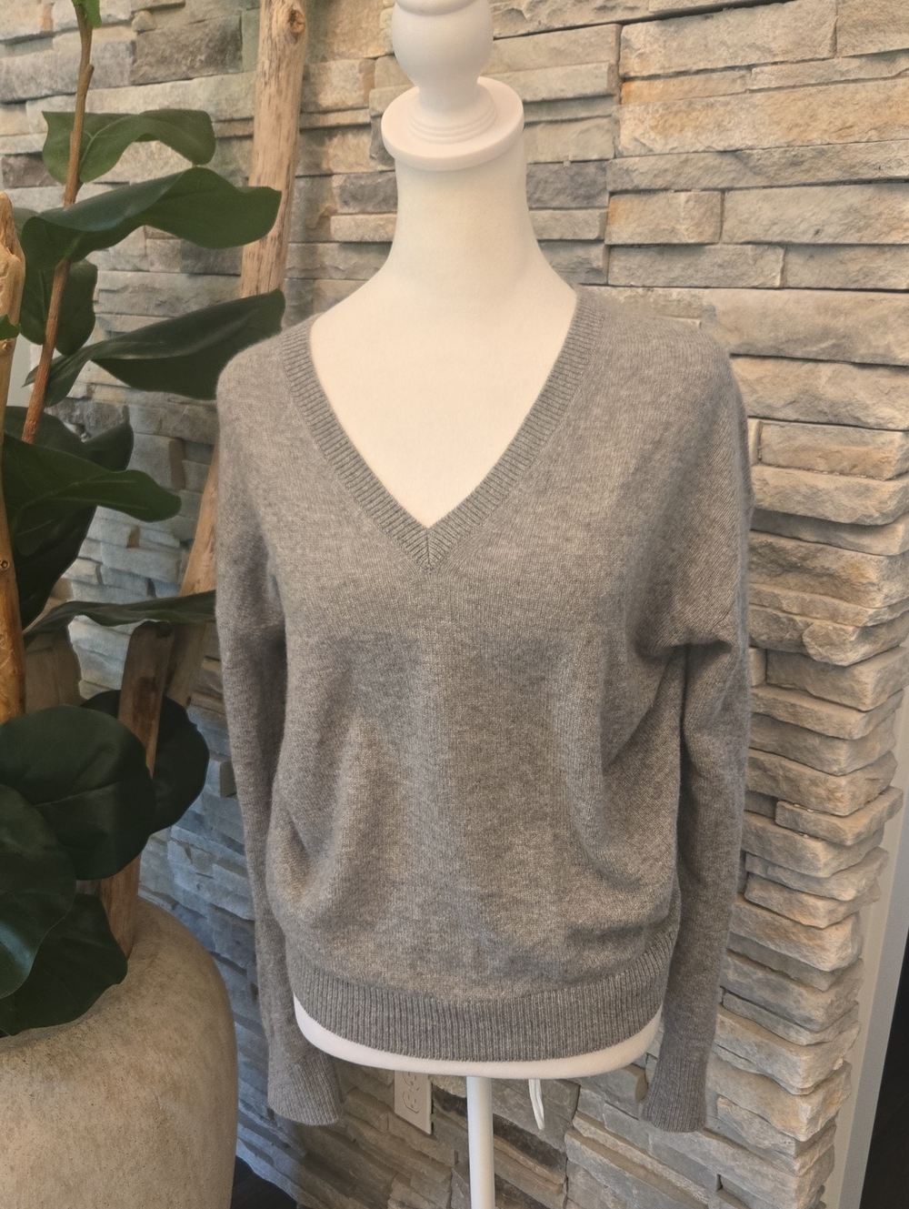 Theory V-Neck Sweater in Feather Cashmere